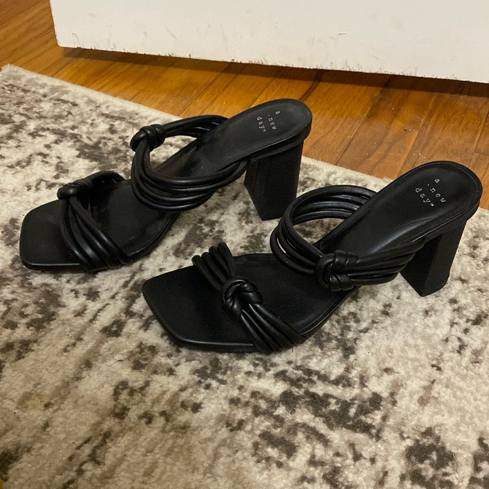 Black block heel